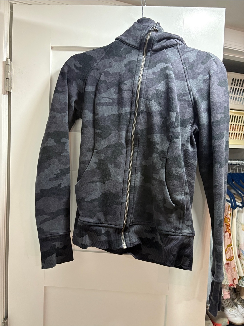 lululemon athletica Men's Gray Camo Full-Zip Hoodie Jacket